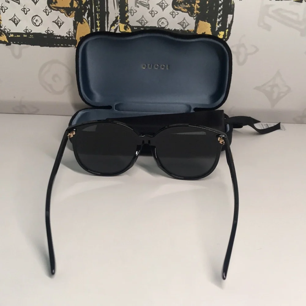 New Authentic Chic Black Sunglasses GG0261SA 001